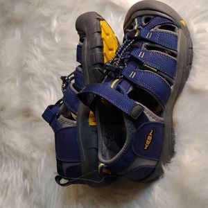 Keen Newport H2 outdoor hiking sandal shoe. unisex Sz 4